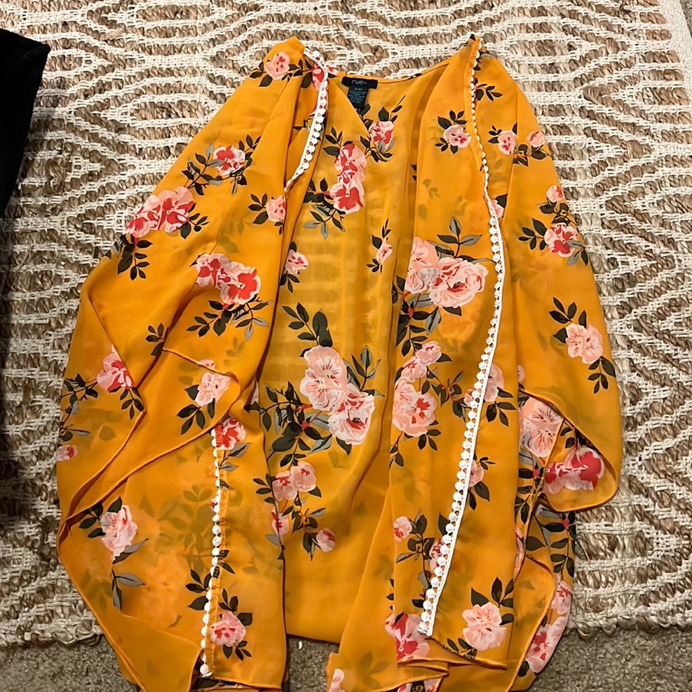 Cute yellow floral sheer cardigan, size 1x/2x